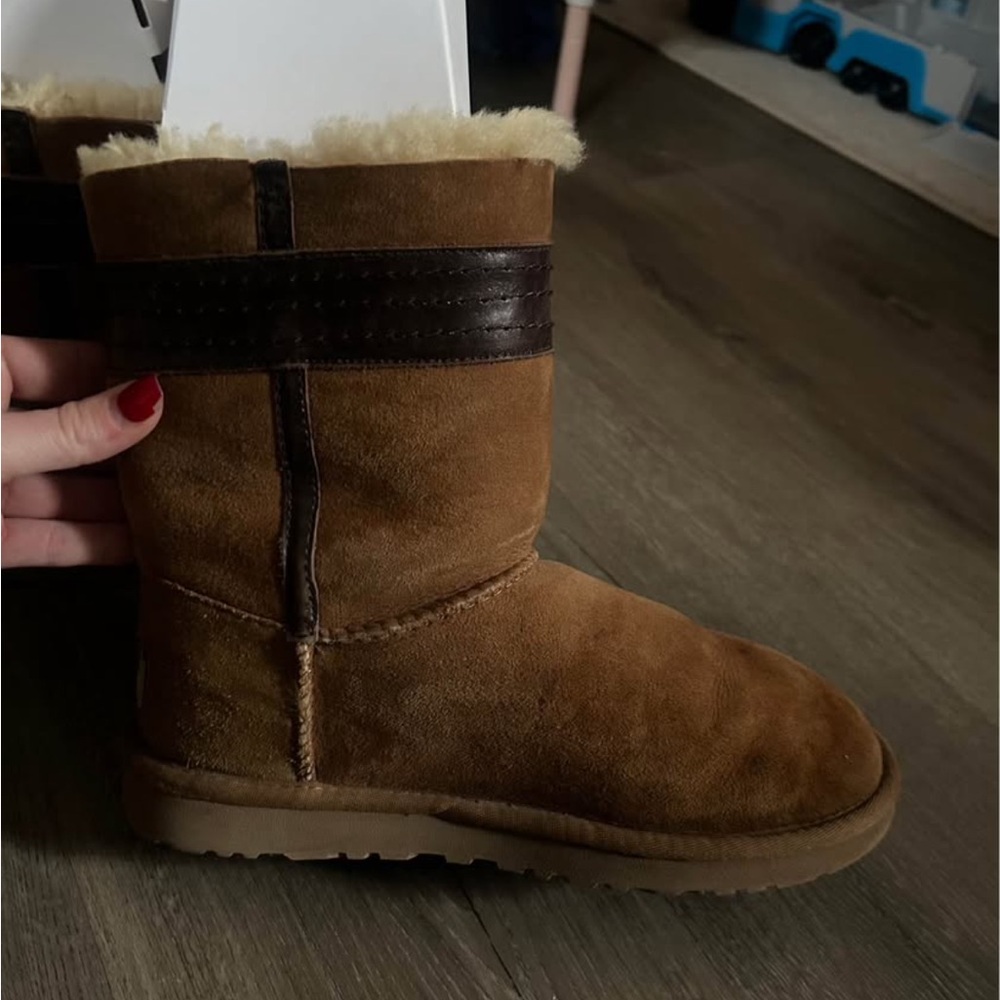 UGG Josette boots in the chestnut color with a leather bow accent - Picture 3 of 8